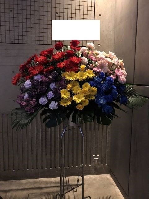 アイドル等のメンバーカラーでご用意のスタンド花 川崎へ指定時間お届け アイドル等のメンバーカラーでご用意のスタンド花 川崎へ指定時間お届け