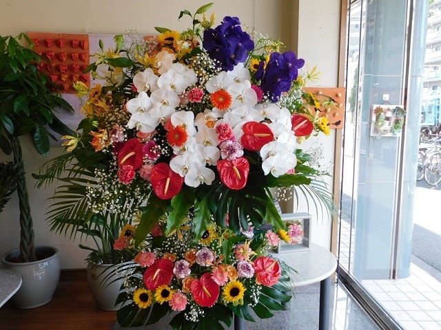 創業70年花屋 ラゾーナ川崎プラザソルへスタンド花をご指定時間に自社配送 回収 送料無料 当日配達 フラスタ 創業70年川崎の花屋 当日配達 塚原生花店 最高級の専門店のお花 花束 花の宅配 花の通販